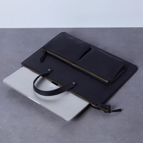 INCARNE Handmade Leather Bag-cover Brave Black for MacBook Air 15" M3 | M2 (2024 | 2023): Совместимость MacBook Air 15" M3 | M2 (2024 | 2023)