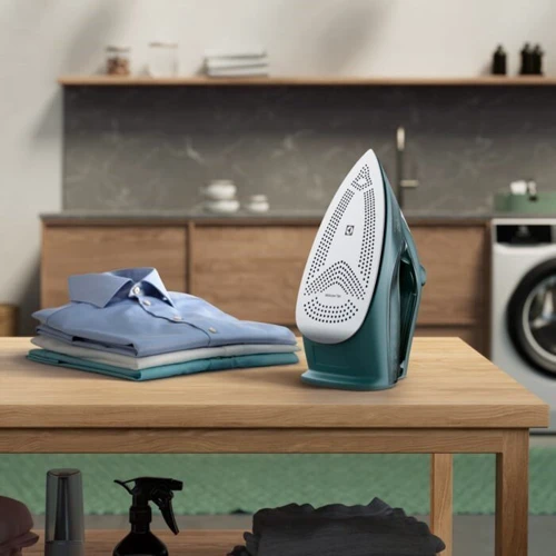 Утюг Electrolux E6SI1-6PG: Материал подошвы керамика