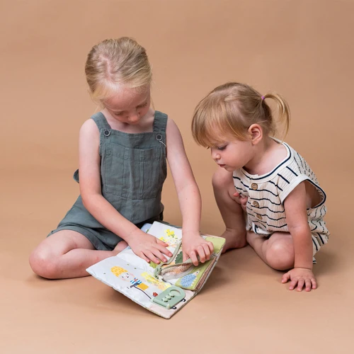 Развивающая мягкая книга Taf Toys Бизибук зайчонок (13355)
