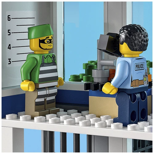 Конструктор LEGO City Полицейский участок (60316) фото 8