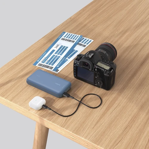 Зовнішній акумулятор Belkin Power Bank 20000mAh Integrated Cable USB-C 30W Blue (BPB024HQBL)