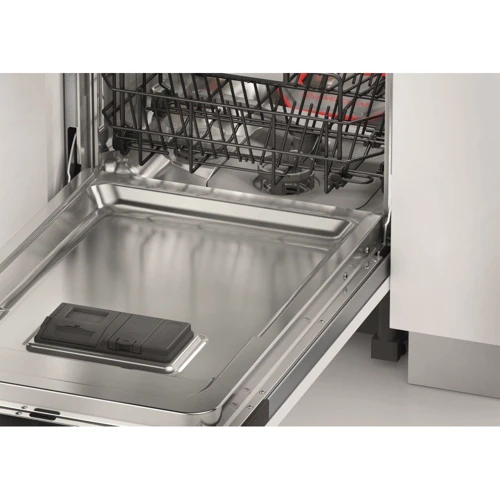 Встраиваемая посудомоечная машина Whirlpool WSIC 3M17: Расход воды, л 9