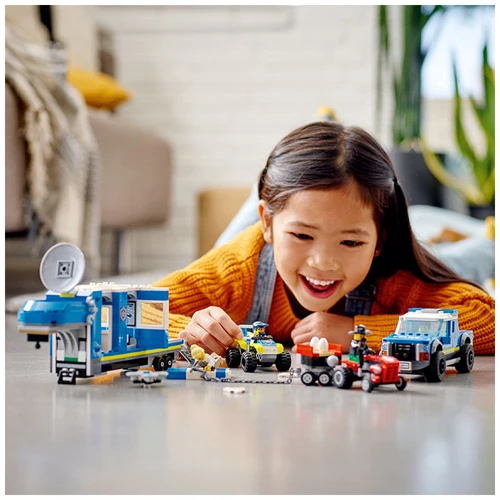 Конструктор LEGO City Полицейский мобильный командный трейлер (60315) фото 5