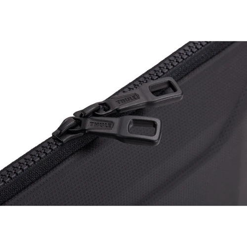 Thule Gauntlet 4.0 Sleeve Black (TGSE-2357) for MacBook Pro 15-16": Цвет черный (Black)