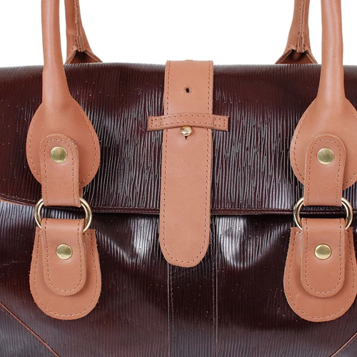 Женская сумка саквояж Laskara коричневая (LK-DD233-choco-cognac): Застежка Магнитная