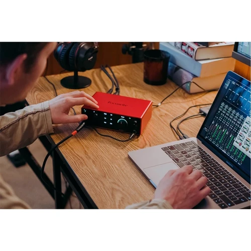 Аудиоинтерфейс Focusrite Scarlett 4i4 4th Gen: Интерфейсы USB