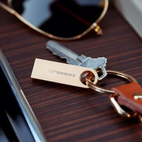 USB-флешка Kingston 256GB DataTraveler SE9 G3 USB 3.2 Gold (DTSE9G3/256GB): Вес 5 г