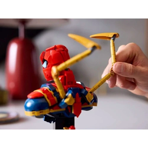 Конструктор LEGO Super Heroes Бюст Железного Человека-Паука (76326): Рекомендуемый возраст 18+