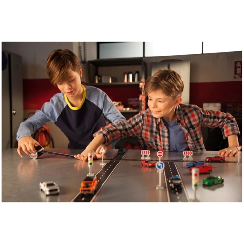 Игровой набор Majorette Дорожная лента-наклейка с 1 машинкой (2058197)