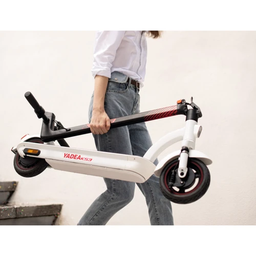 YADEA KS3 36V 7.8Ah, 600W Білий/Чорний: Особливості С рулем