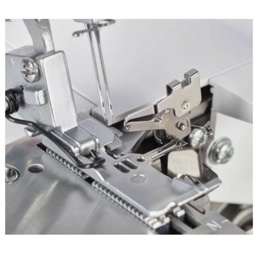 Оверлок Bernina Bernette FunLock B44: Дифференциальная подача ткани есть