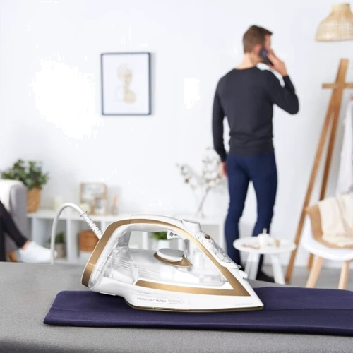 Утюг Tefal FV8042E0: Индикатор нагрева есть