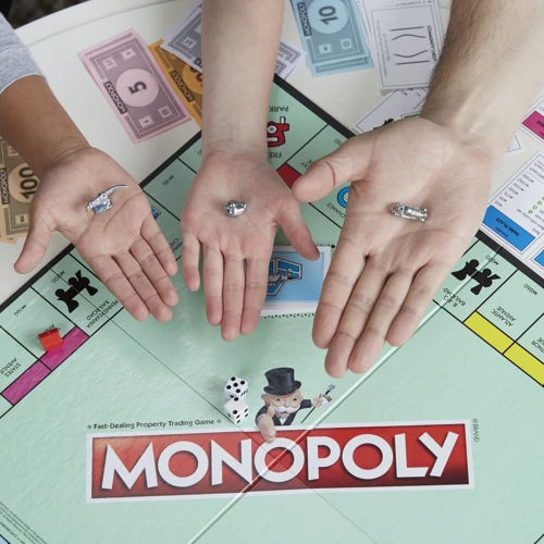 Настільна гра Hasbro Monopoly російською мовою (C1009) фото 8