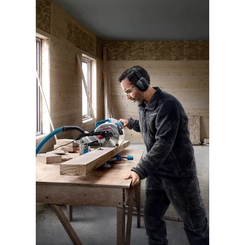 Дискова пилка Bosch GCM 216 (0601B33000): Конструкція настільна