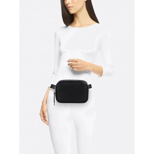 Женская поясная сумка Furla Swing M Belt Bag черная (1043398): Фактура Стеганая, Зернистая, Матовая
