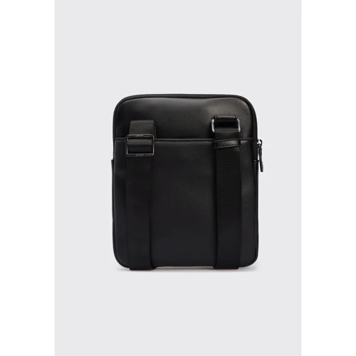 Мужская сумка планшет Guess Scala Smart Crossbody Flat черная (HMESCAP1223-BLA): Тип Сумки