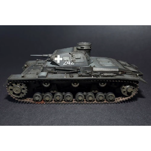 Сборная модель MiniArt Средний танк Pz.III Ausf D (MA35169) фото 4