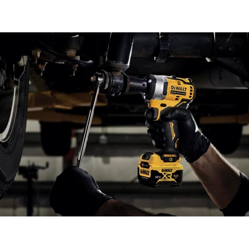 Гайковерт DeWALT DCF901P2: Питание от аккумулятора