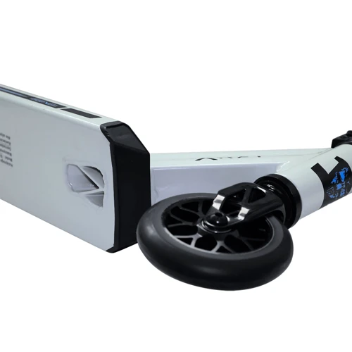 Трюковый самокат SportVida Stunt X-Ray 110 SV-WO0019 White/Blue: Конструкция рамы цельная