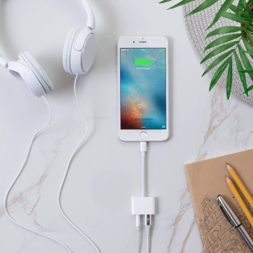 Адаптер Belkin Lightning to 3.5mm + Lightning White (F8J212btWHT) фото 7