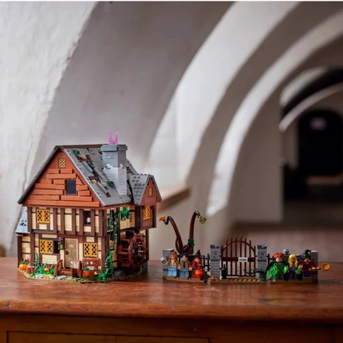 Конструктор Lego Disney Hocus Pocus The Sanderson Sisters Cottage Фокус-покус Діснея: Котедж сестер Сандерсон (21341) фото 25