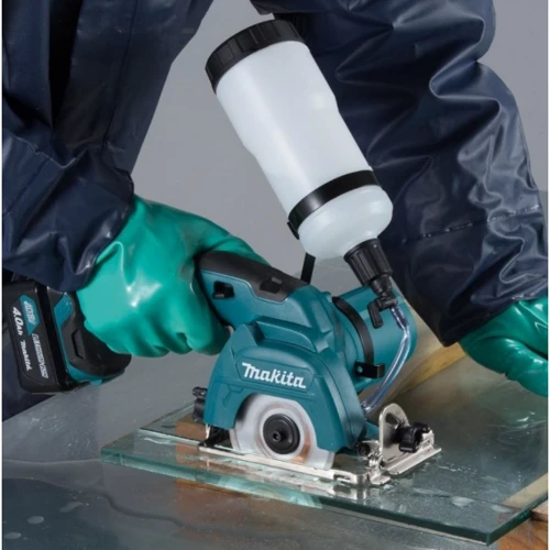 Аккумуляторная дисковая пила Makita CC301DSME: Работа от аккумулятора Есть