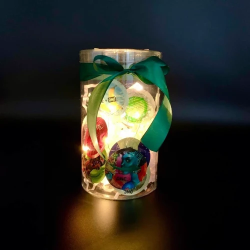 Новогодний подарочный набор презервативов ONE Christmas Box с гирляндой (14 штук, 7 видов)