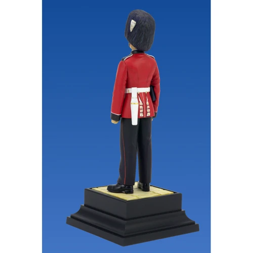 Гренадер королівської гвардії Великобританії British Grenadier Queen's Guards (ICM16001) фото 6