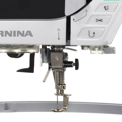 Швейная машина Швейно-вышивальная машина Bernina Bernette B590 фото 7