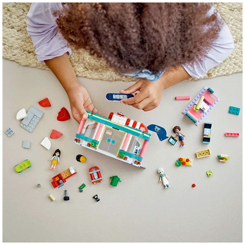 LEGO Friends Ресторанчик у центрі Хартлейк Сіті (41728) фото 8