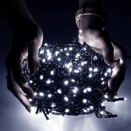 Гирлянда уличная (наружная) Springos 24 м 400 LED CL0401 Cold White: Применение для улицы
