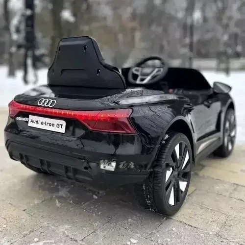 Дитячий електромобіль Bambi Racer Audi Audi e-tron GT чорний (M 4938EBLR-2) фото 11