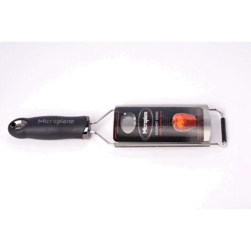 Тёрка экстра крупная Microplane GOURMET (31.2x7.5x3 см) (45008): Особенности Защитный футляр