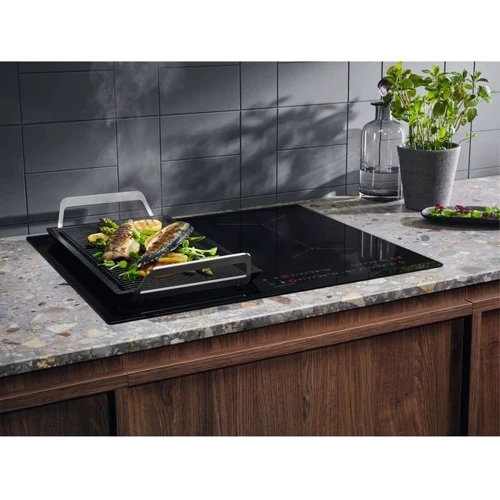 Варочная поверхность Electrolux CIV634: Расположение панели фронтальное