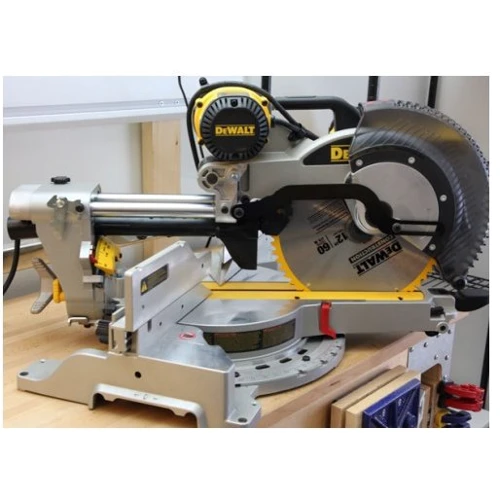 Пила торцовочная DeWalt DWS780