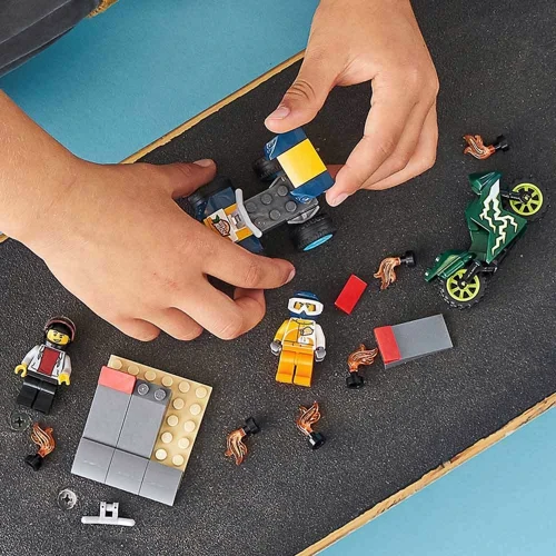 Конструктор LEGO City Команда каскадёров (60255): Серия City