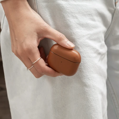 Чехол для наушников Native Union Leather Case Tan (APCSE-LTHR-BRN-V2) for Apple AirPods 3 фото 4