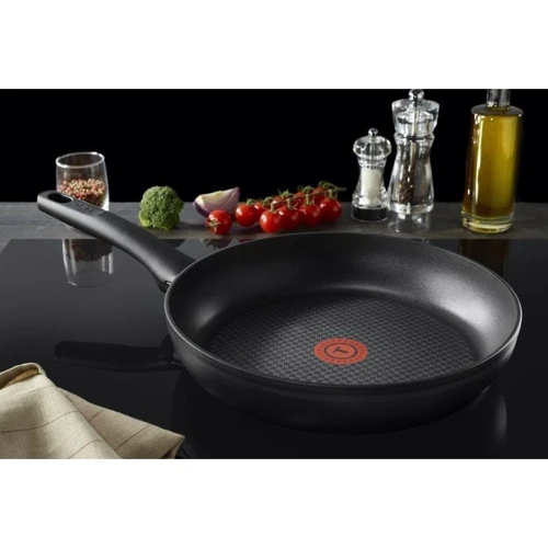 Tefal L'Artisane 28 см (G1070602): Антипригарное покрытие Titanium Pro