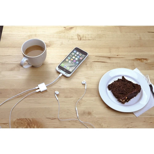 Адаптер Belkin Adapter Lightning to 2xLightning Rockstar White (F8J198btWHT) фото 4