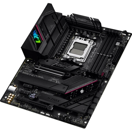 ASUS ROG STRIX B650E-F GAMING WIFI: Роз'єми на задній панелі USB 3.2 Gen 1, USB 3.2 Gen 2, USB 2.0, S/PDIF (Оптический)
