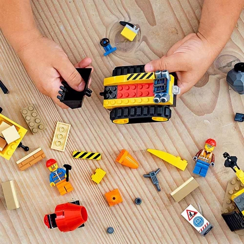 Конструктор LEGO City Будівельний бульдозер (60252): Рекомендований вік від 4 до 16 років