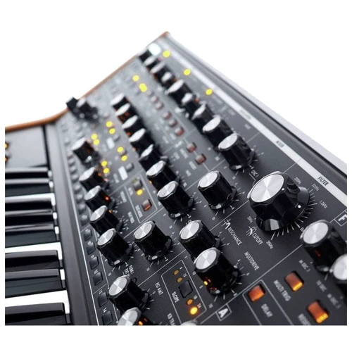 Аналоговый синтезатор Moog Subsequent 37 фото 5