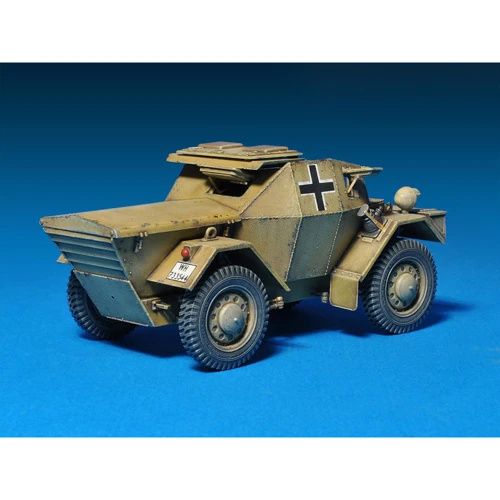 Сборная модель MiniArt MA35082 Бронеавтомобиль Leichter Pz.kpfw. 202(e) с экипажем фото 5