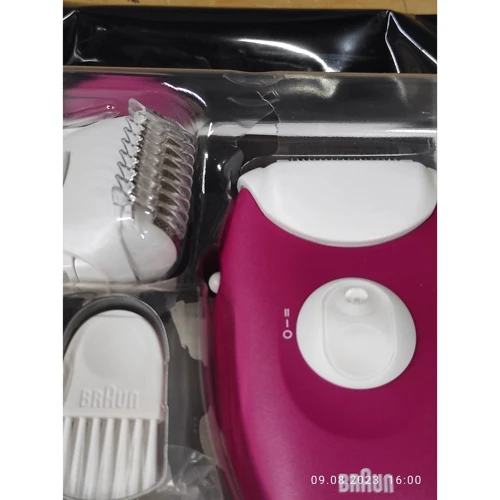 Braun SE 3273 (Епілятори)(77468441)Stylus approved: Причина уцінки Порвана заводская брендированная пленка, трещина в упаковочном пластике. Товар новый, рабочий, в исп