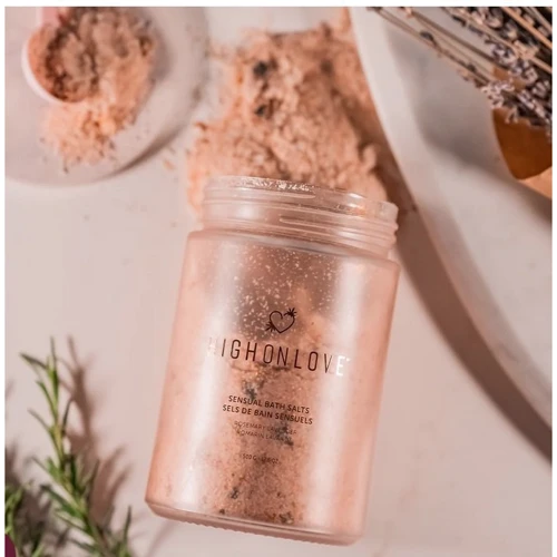 Рожева сіль для ванни з олією насіння канабісу Sensual Bath Salt, 500 г HighOnLove (Канада)