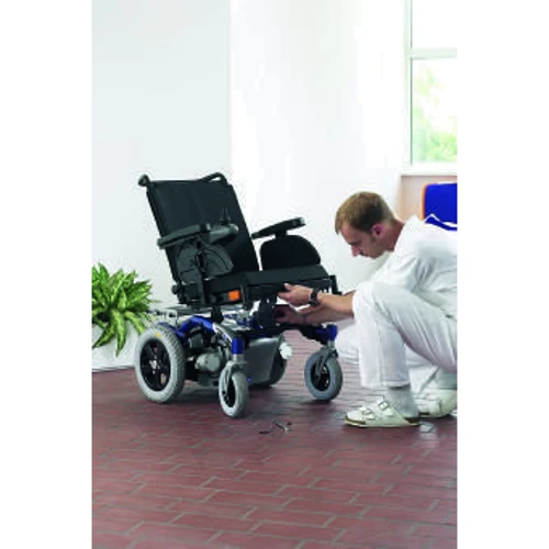 Інвалідний візок Invacare Dragon з електроприводом 43 см фото 3