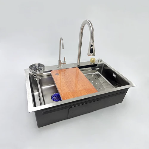 Кухонная мойка Lefton WaterFall C2 с аксессуарами серебристый: Отверстие под смеситель Есть