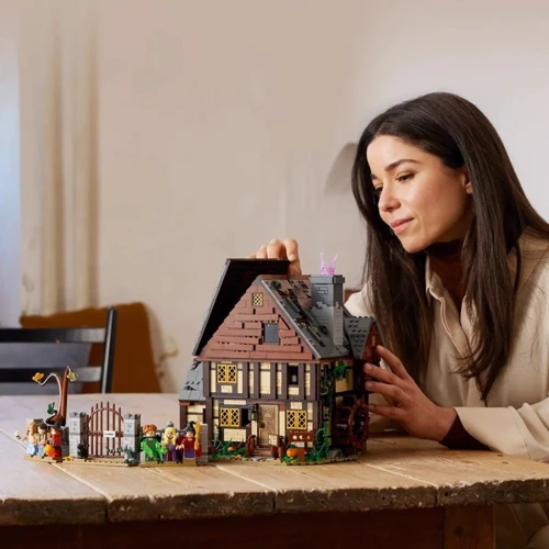 Конструктор Lego Disney Hocus Pocus The Sanderson Sisters Cottage Фокус-покус Діснея: Котедж сестер Сандерсон (21341) фото 12