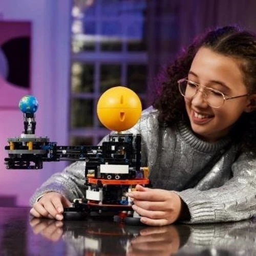 Конструктор LEGO Technic Земля и Луна на орбите 526 деталей (42179) фото 7