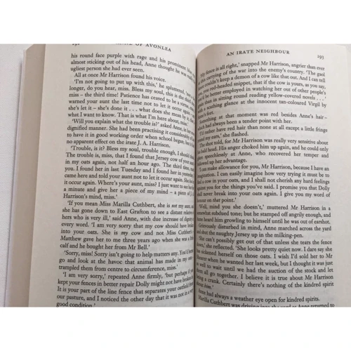 Lucy Maud Montgomery: Anne of Green Gables. Anne of Avonlea: ISBN 9781853261398, 978-1-85326-139-8